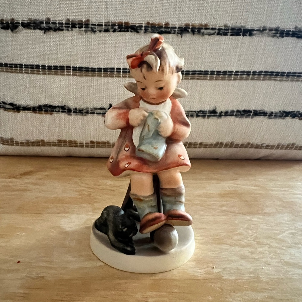 Vintage Goebel Hummel Figurine #133 Mother's Helper WGermany